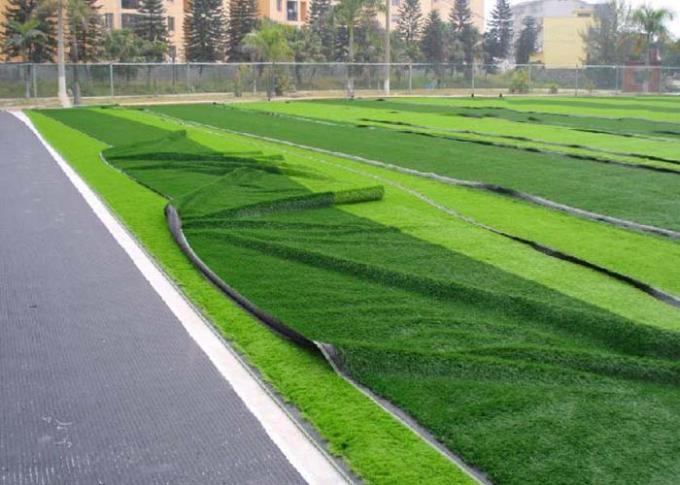 Het grote Openlucht Kunstmatige Gras van het Weeraanpassingsvermogen met het Antikleur Langzaam verdwijnen